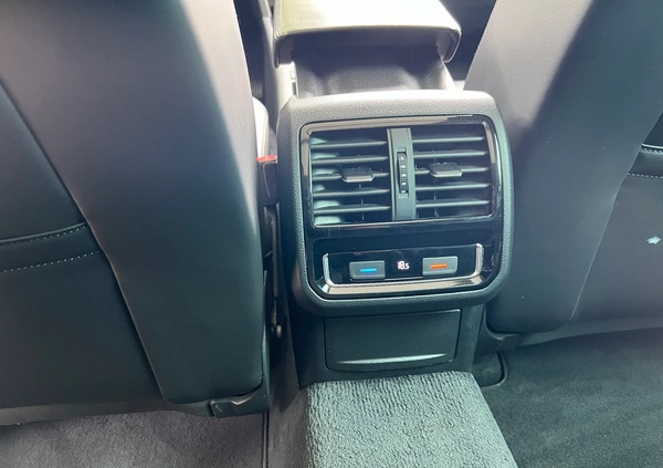 Volkswagen Passat cena 73500 przebieg: 197634, rok produkcji 2016 z Głogów małe 277